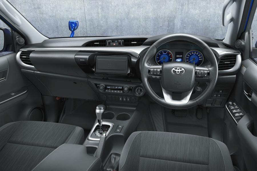 Торпедо Toyota Hilux Z Double Cab 2017 года  (JP) (фото 5 из 16)